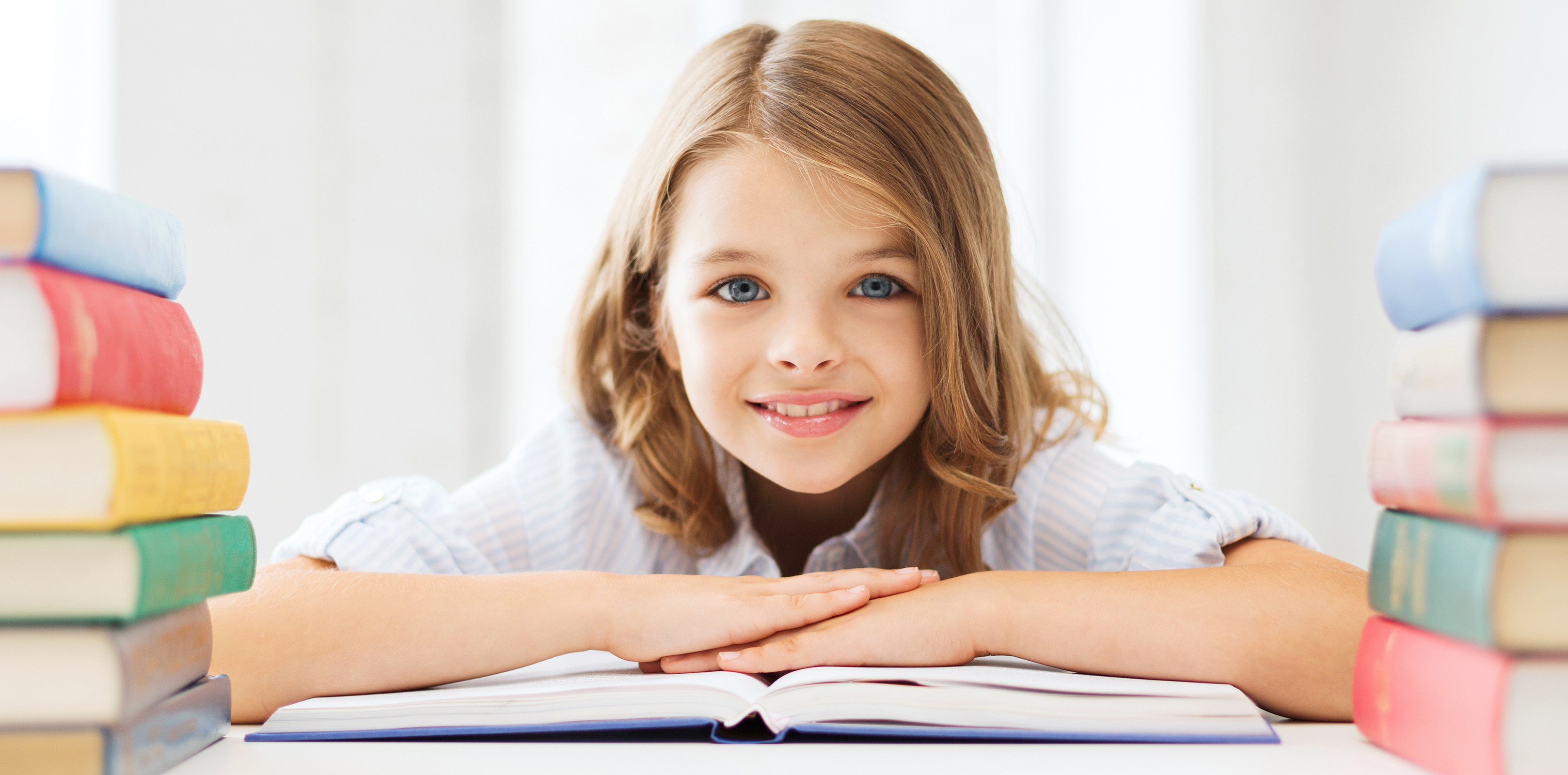 School_Little_girls_Glance_Book_552207_3235x1600.jpg
